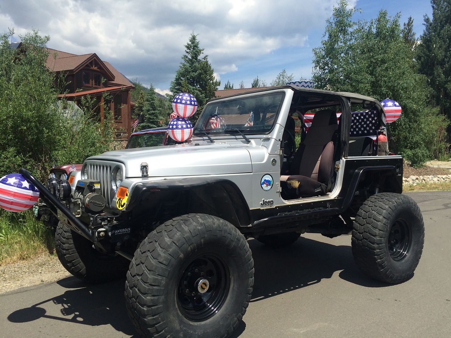 Jeep decorated for a 4th of July parade