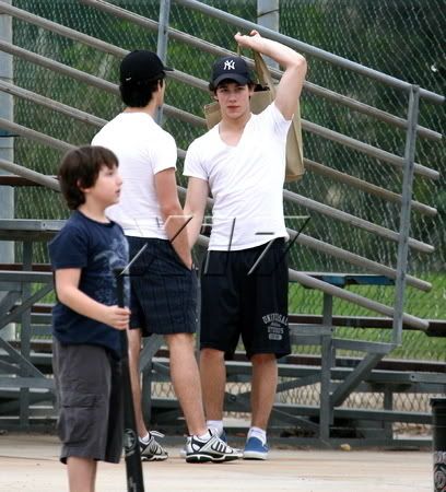 aw15.jpg Nicholas and Frankie Jonas image by BiteMe107 aw15.jpg Nicholas and Frankie Jonas image by BiteMe107