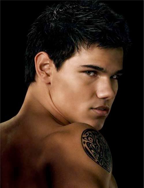 New promo picture for New Moon; shirtless Taycob with wolf-pack tattoo.
